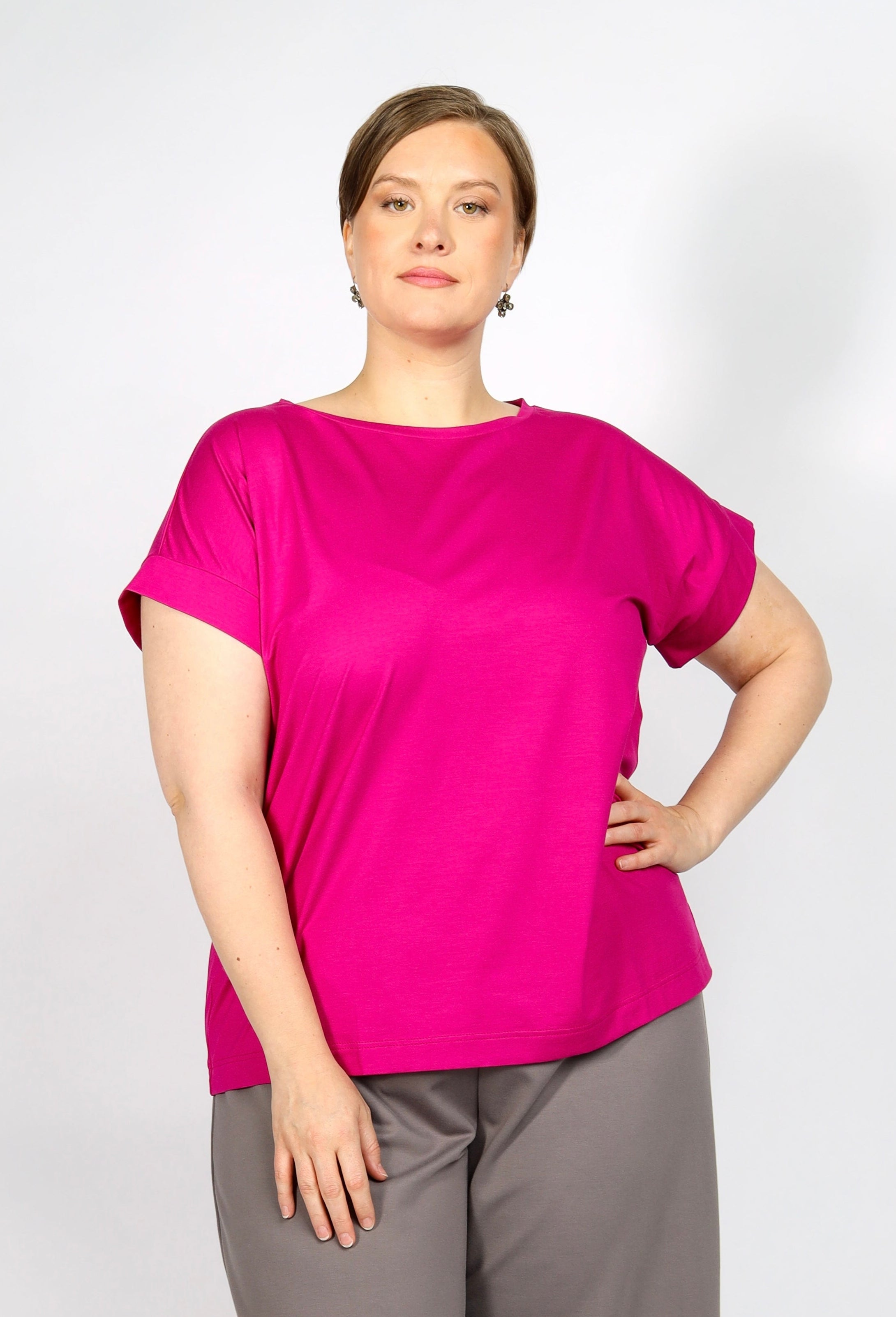 classic round neck shirt with short sleeves