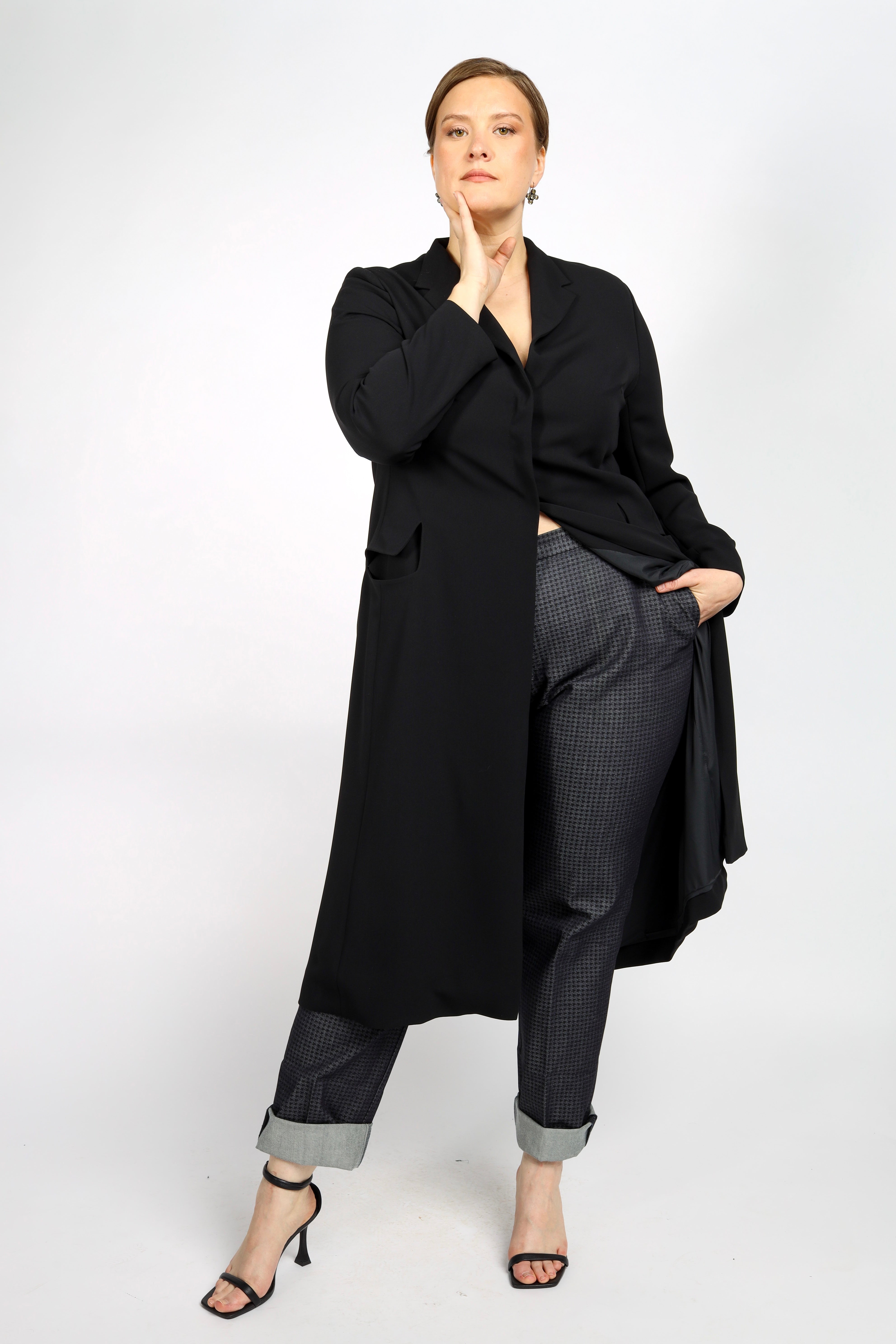 extra long jacket with architectonic pockets