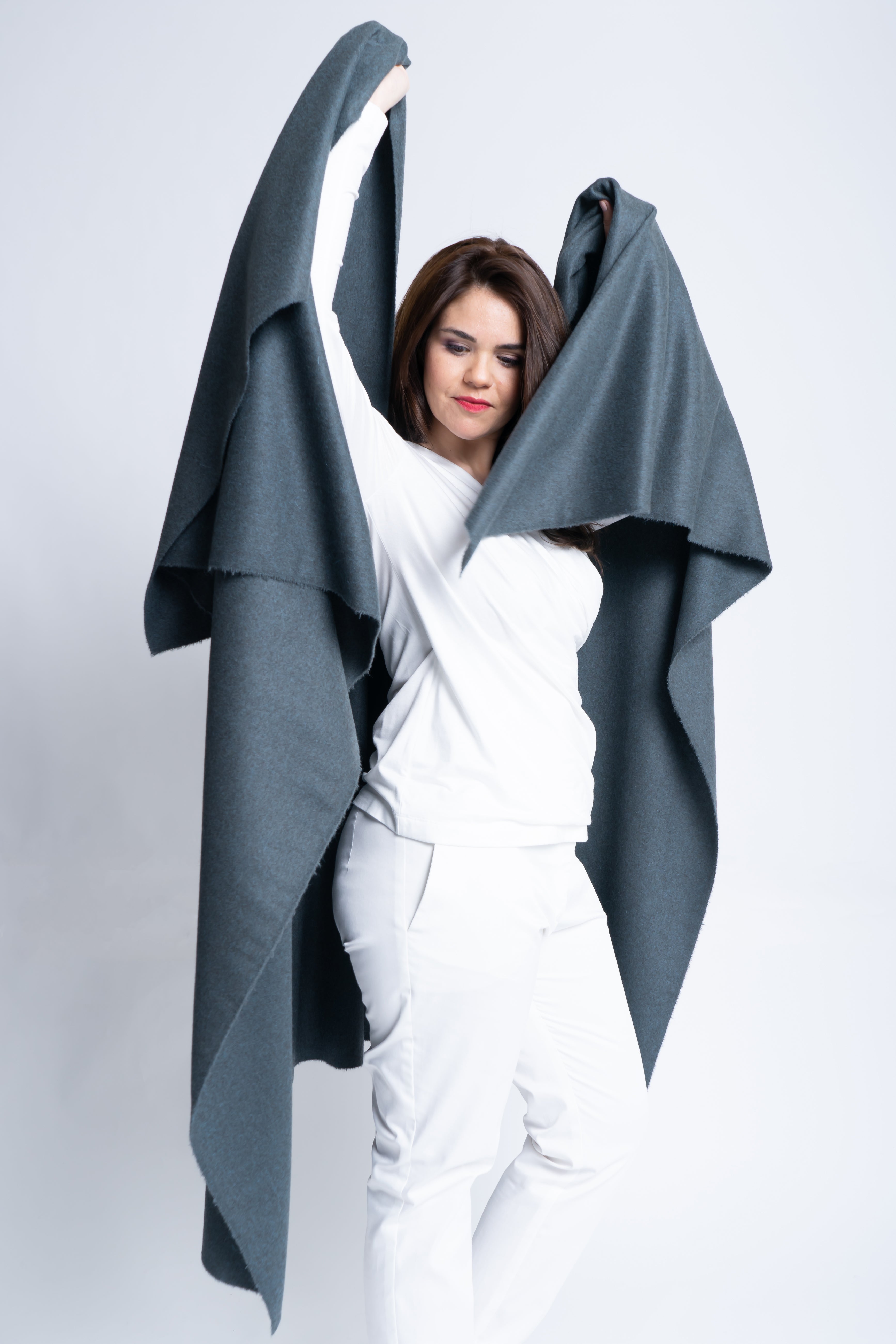 Leyla Cape in Cashmere - ADAM BRODY Zürich