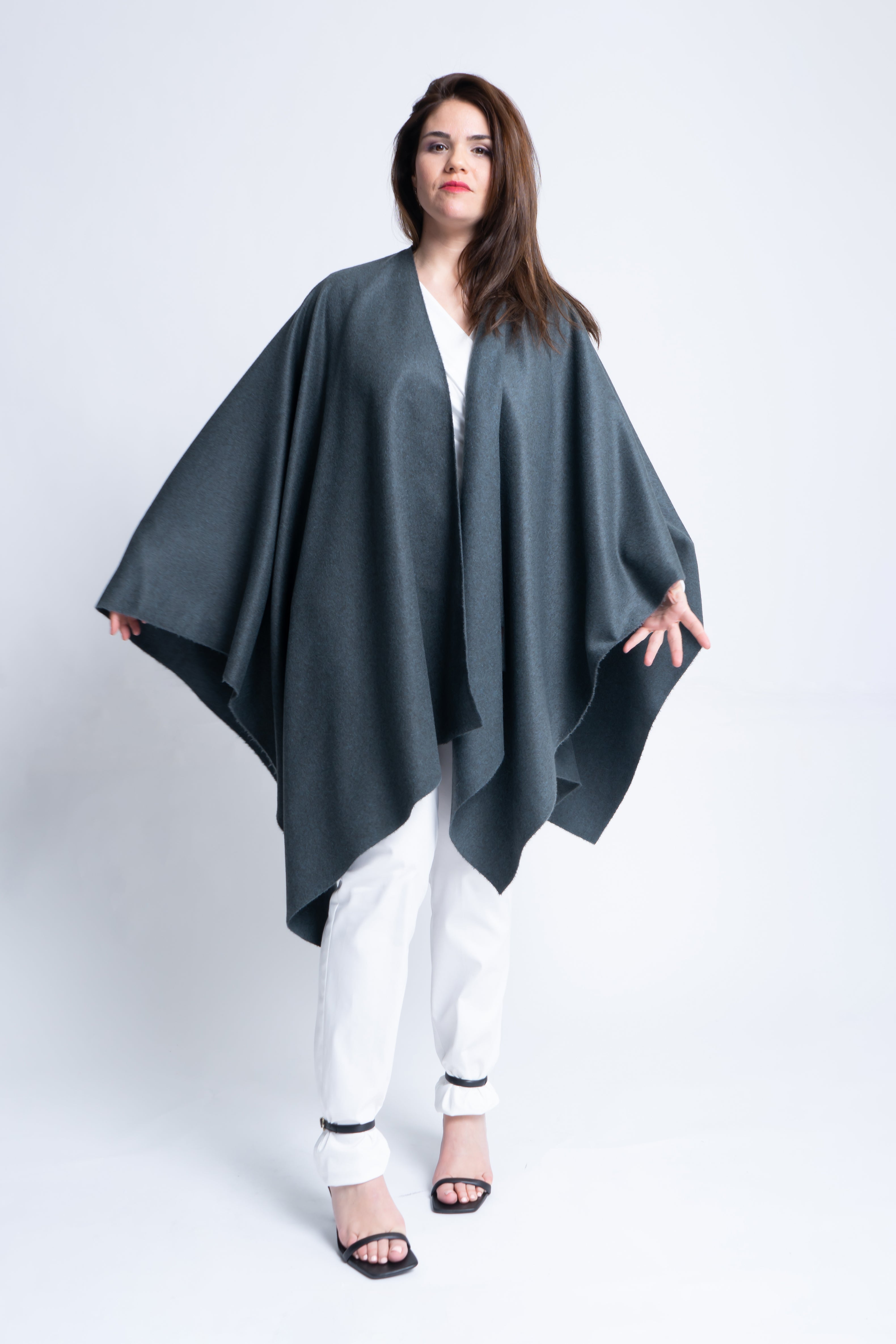 Leyla Cape in Cashmere - ADAM BRODY Zürich